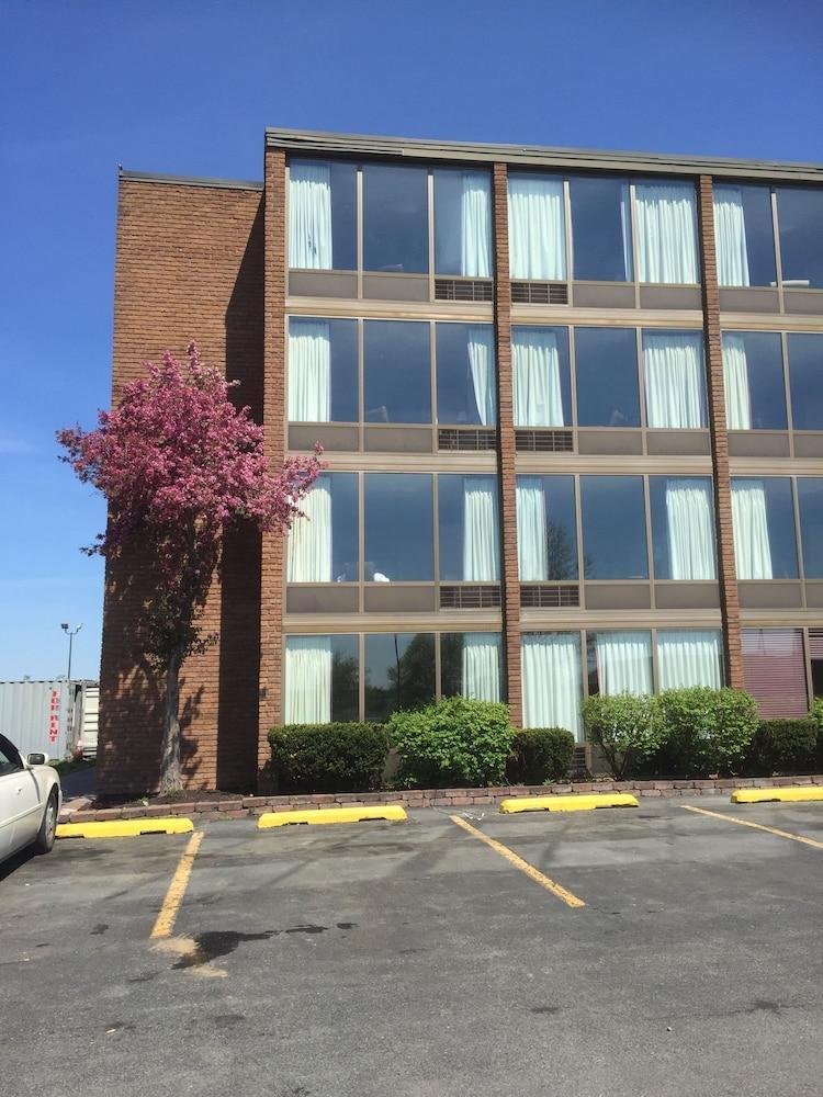 Days Inn Syracuse Източна Сиракуза Екстериор снимка