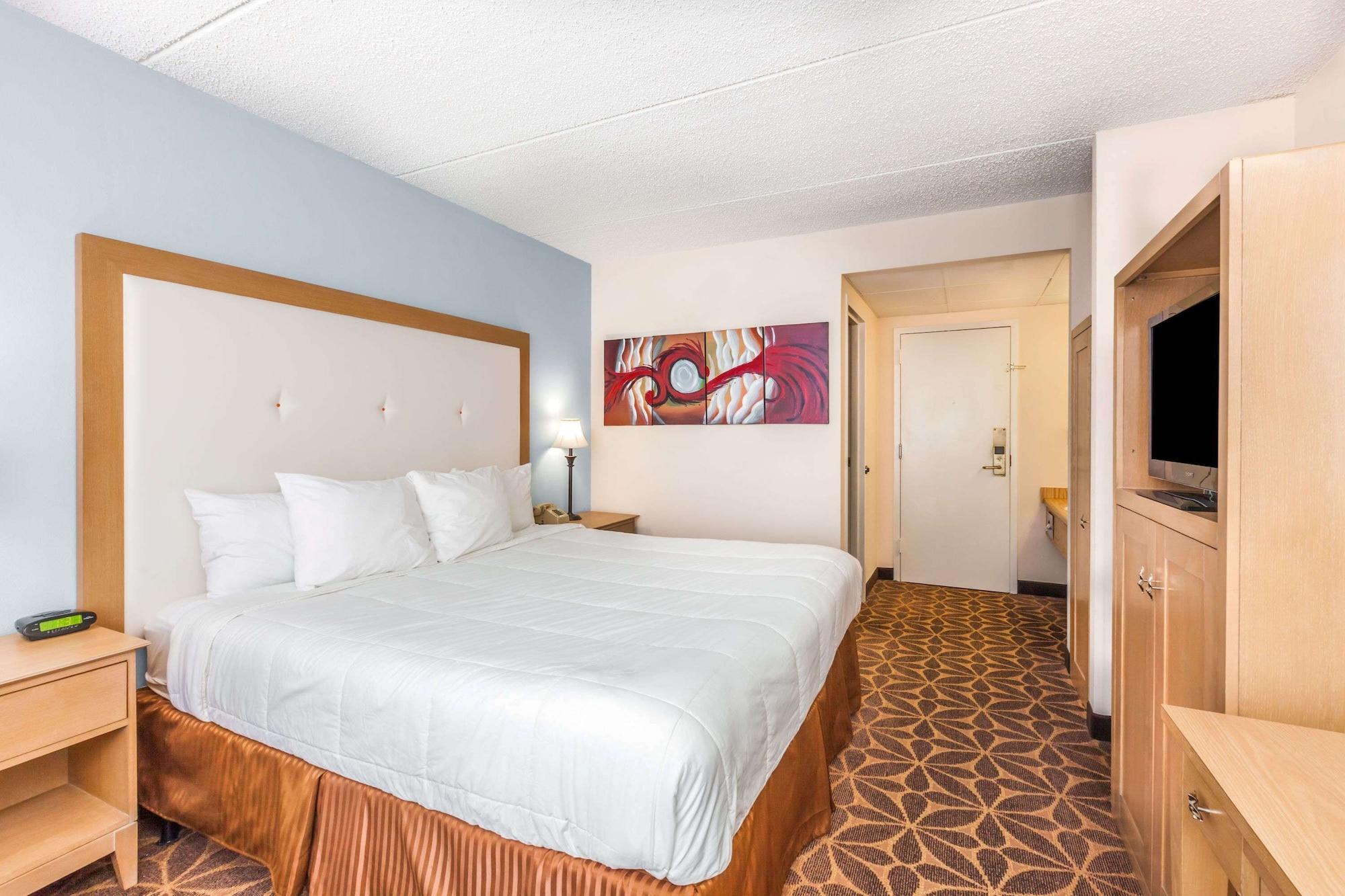 Days Inn Syracuse Източна Сиракуза Екстериор снимка