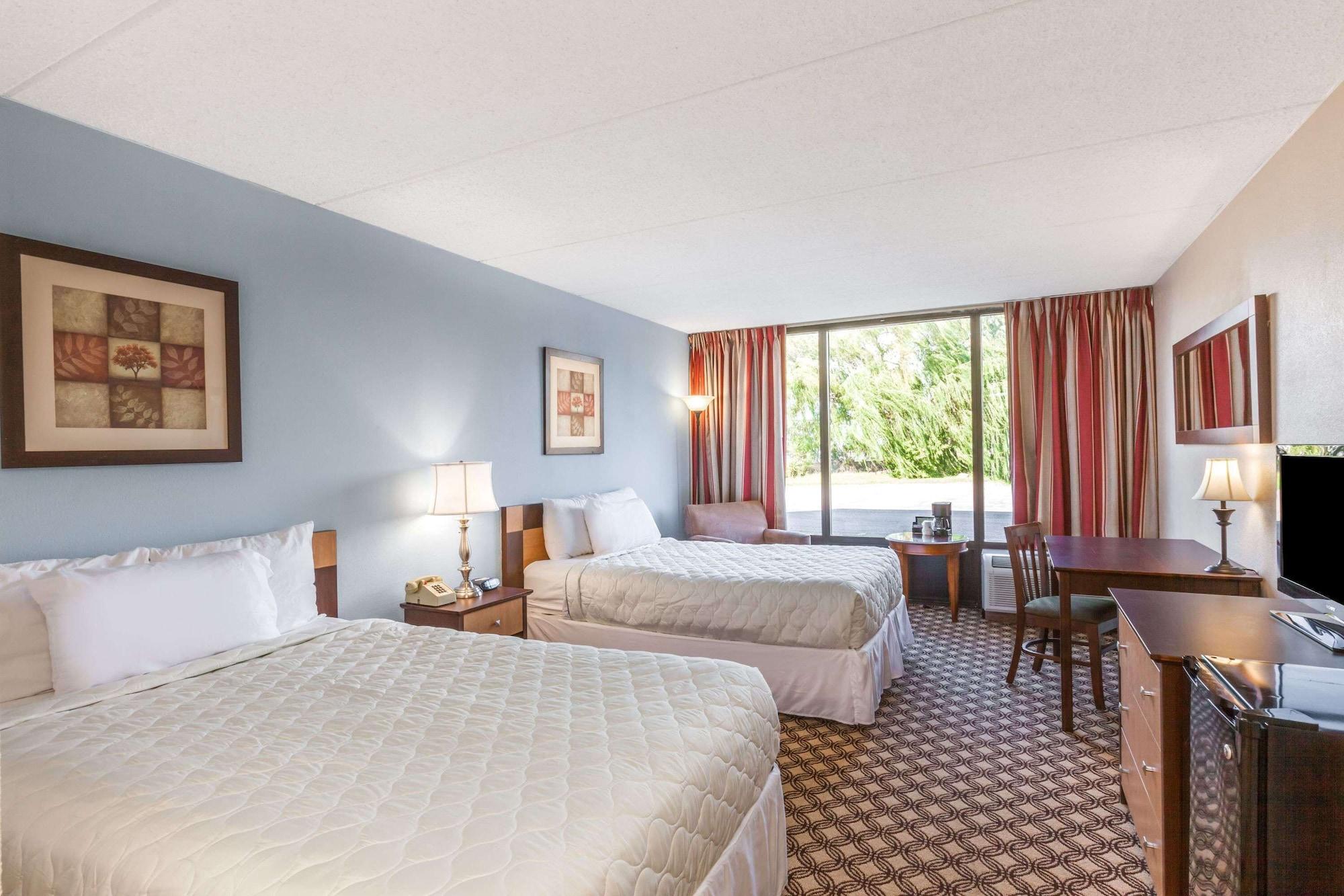 Days Inn Syracuse Източна Сиракуза Екстериор снимка