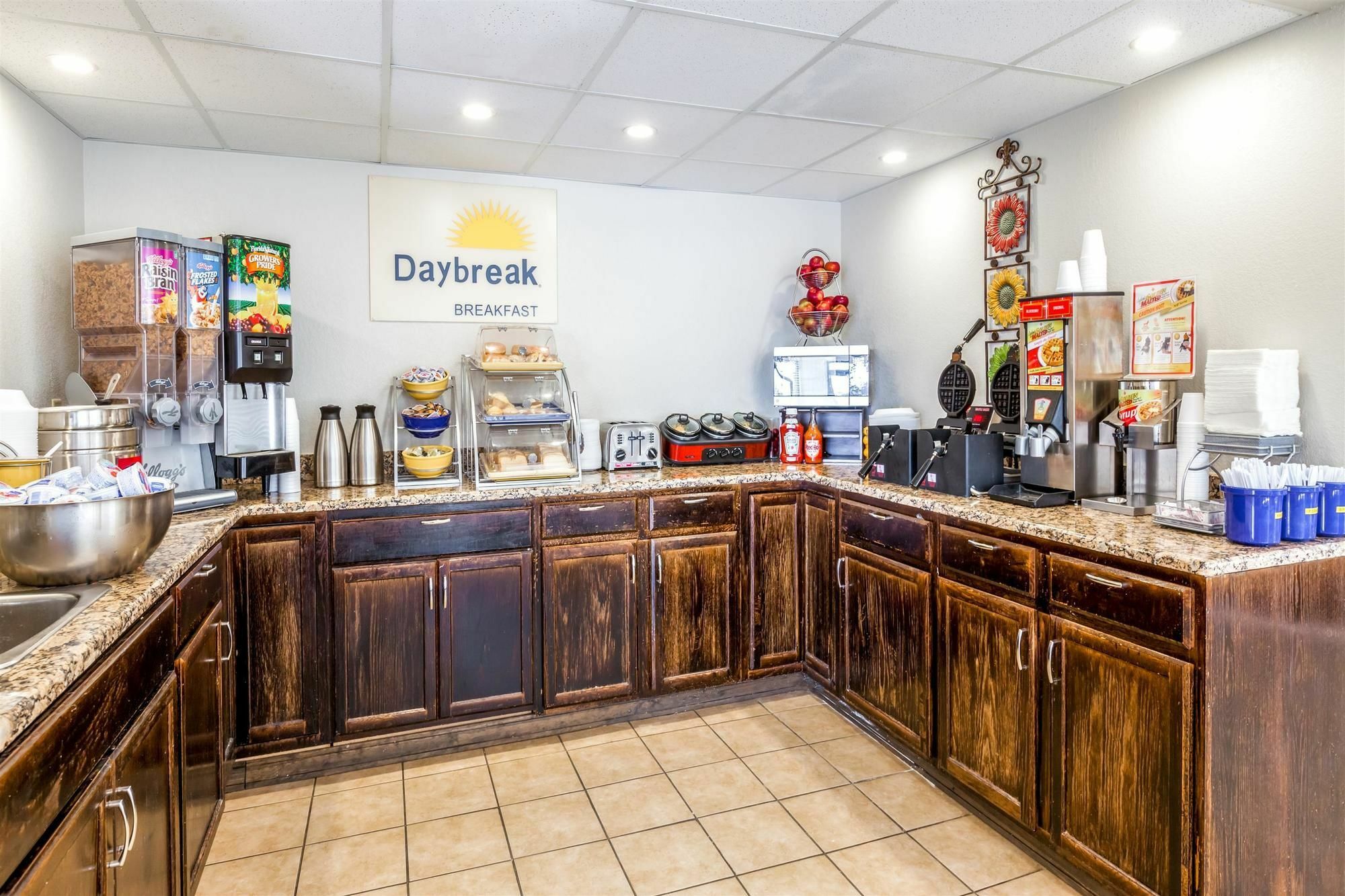 Days Inn Syracuse Източна Сиракуза Екстериор снимка
