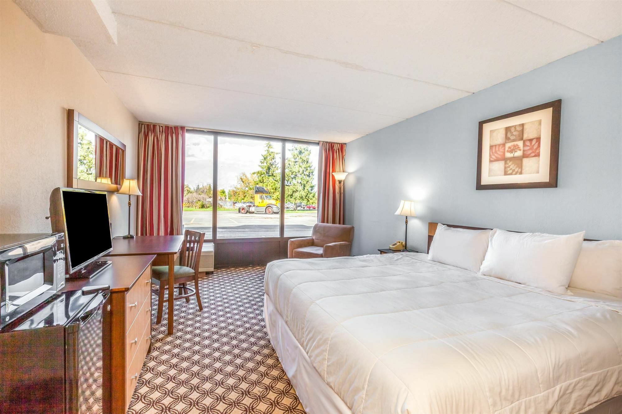 Days Inn Syracuse Източна Сиракуза Екстериор снимка